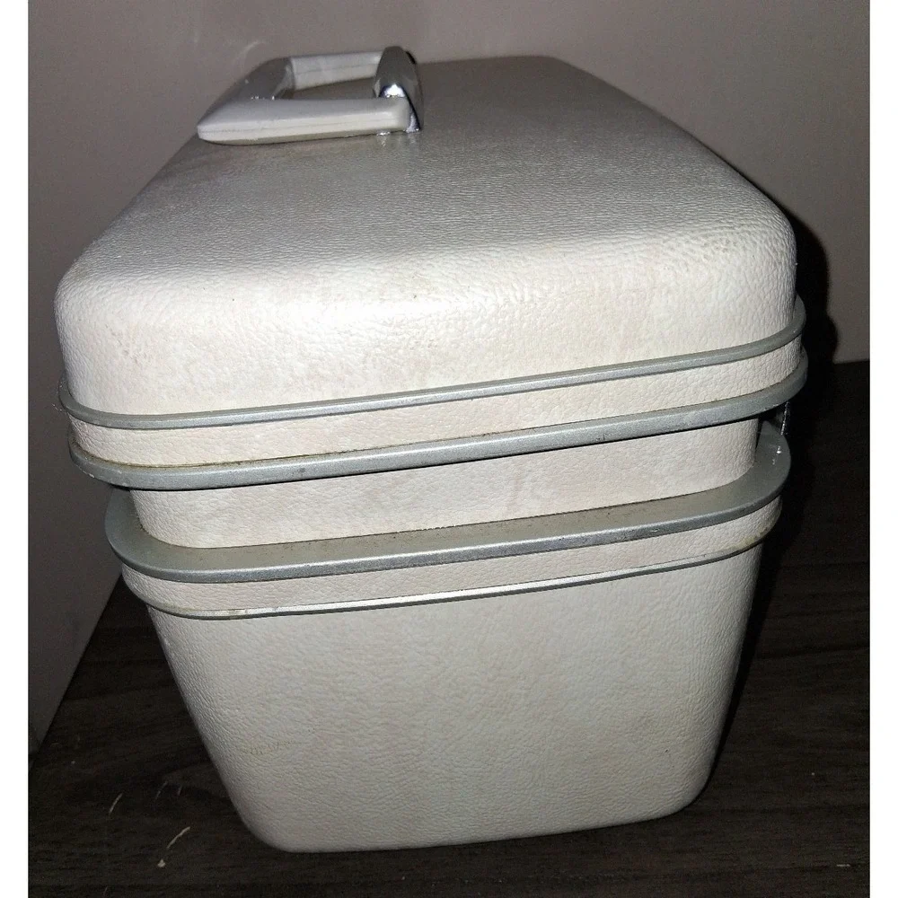 Vintage Samsonite Silhouette Train Case White Cosmetic Luggage Tray & Key